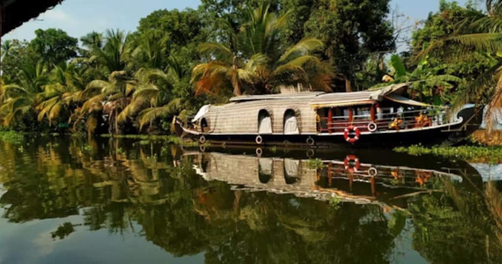 10 Beautiful Tourist Places to Visit in Kerala