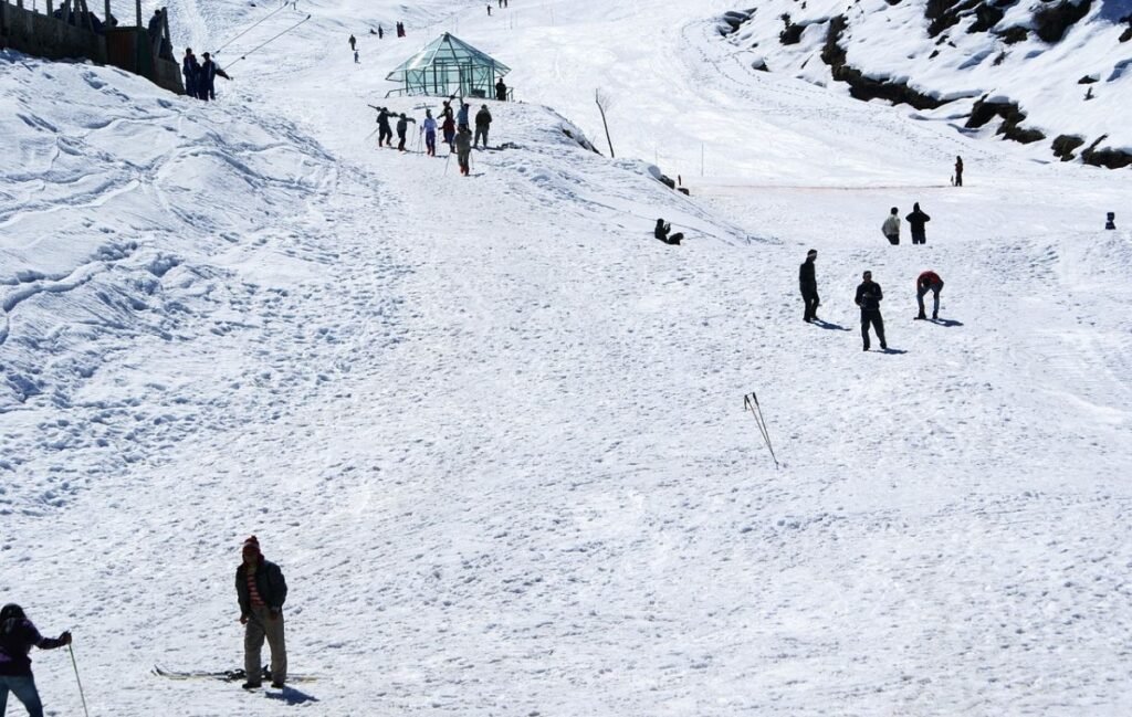 Top Hill Stations of India for Winter Getaway